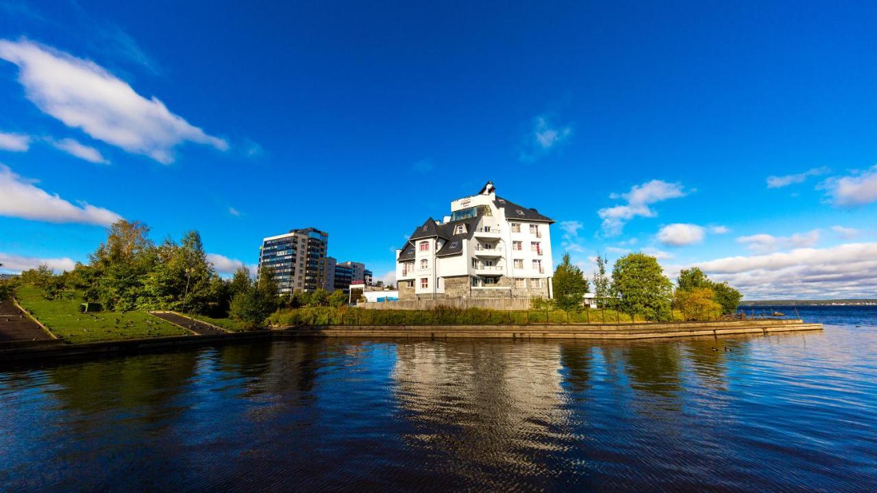 Onega Castle Hotel Петрозаводск Екстериор снимка