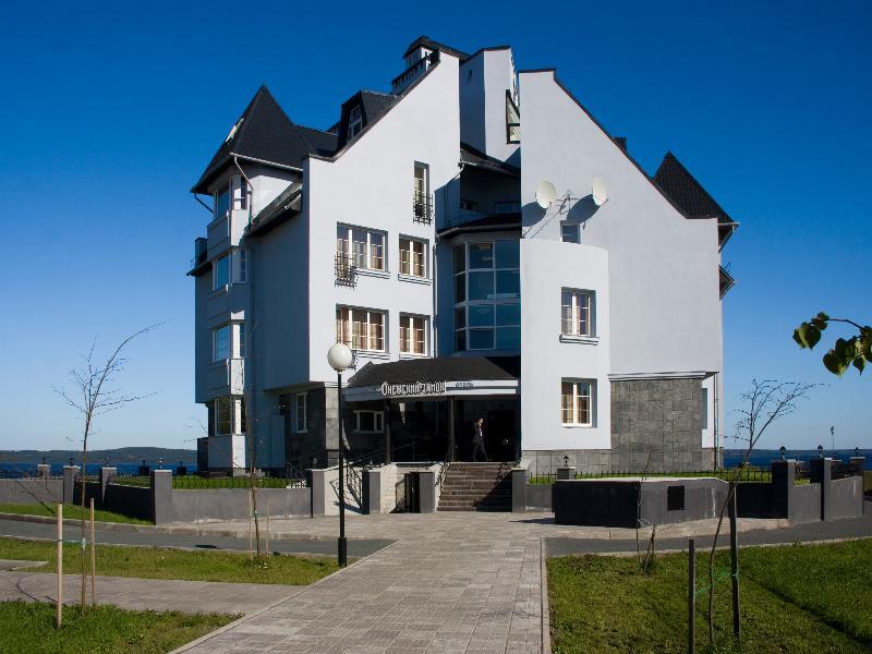 Onega Castle Hotel Петрозаводск Екстериор снимка