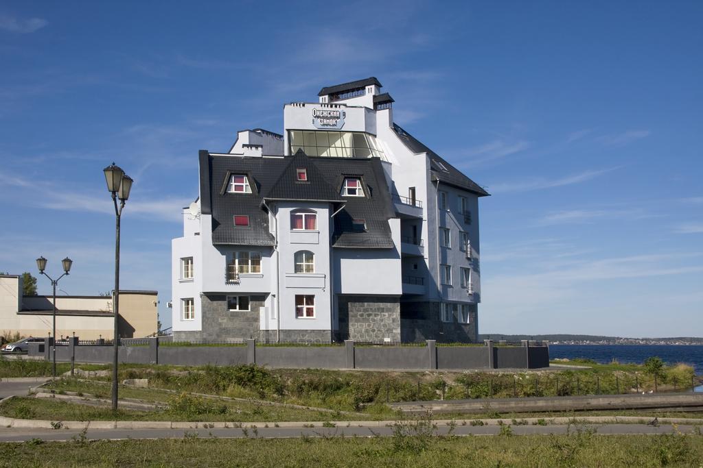 Onega Castle Hotel Петрозаводск Екстериор снимка